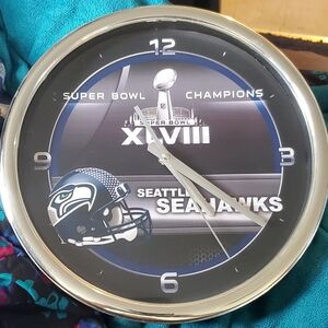 Seattle Seahawks Super Bowl XLVIII CHAMPIONS clock. EUC